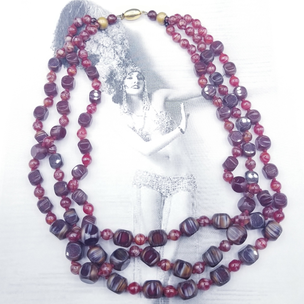 Vintage METALL red Venitian glass beaded necklace